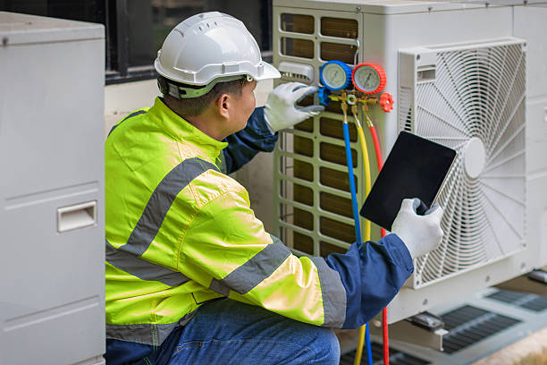 Professional Hvac technician working in Davisburg, MI